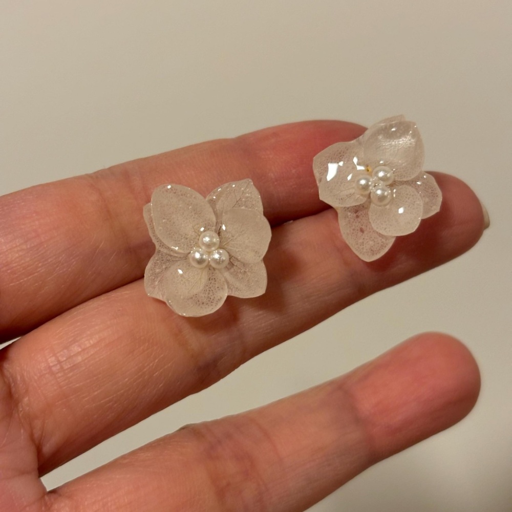 Preserved White Hydrangea Earrings - image 1